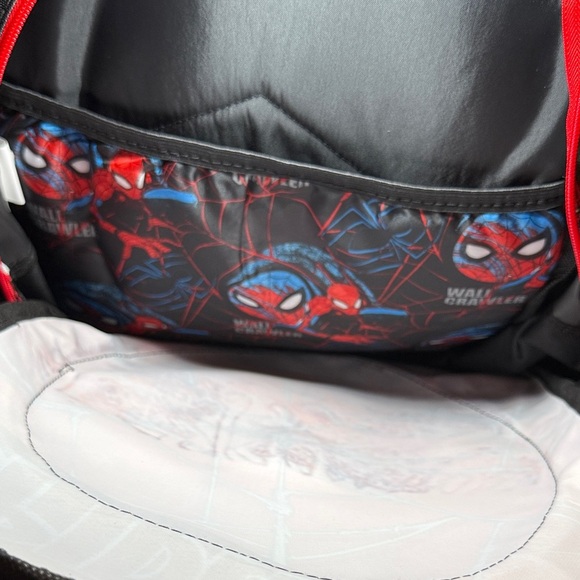 NEW- Marvel SpiderMan Mask Boys Light-Up 17" Backpack 3D Face Black & Red Kids - Picture 9 of 12